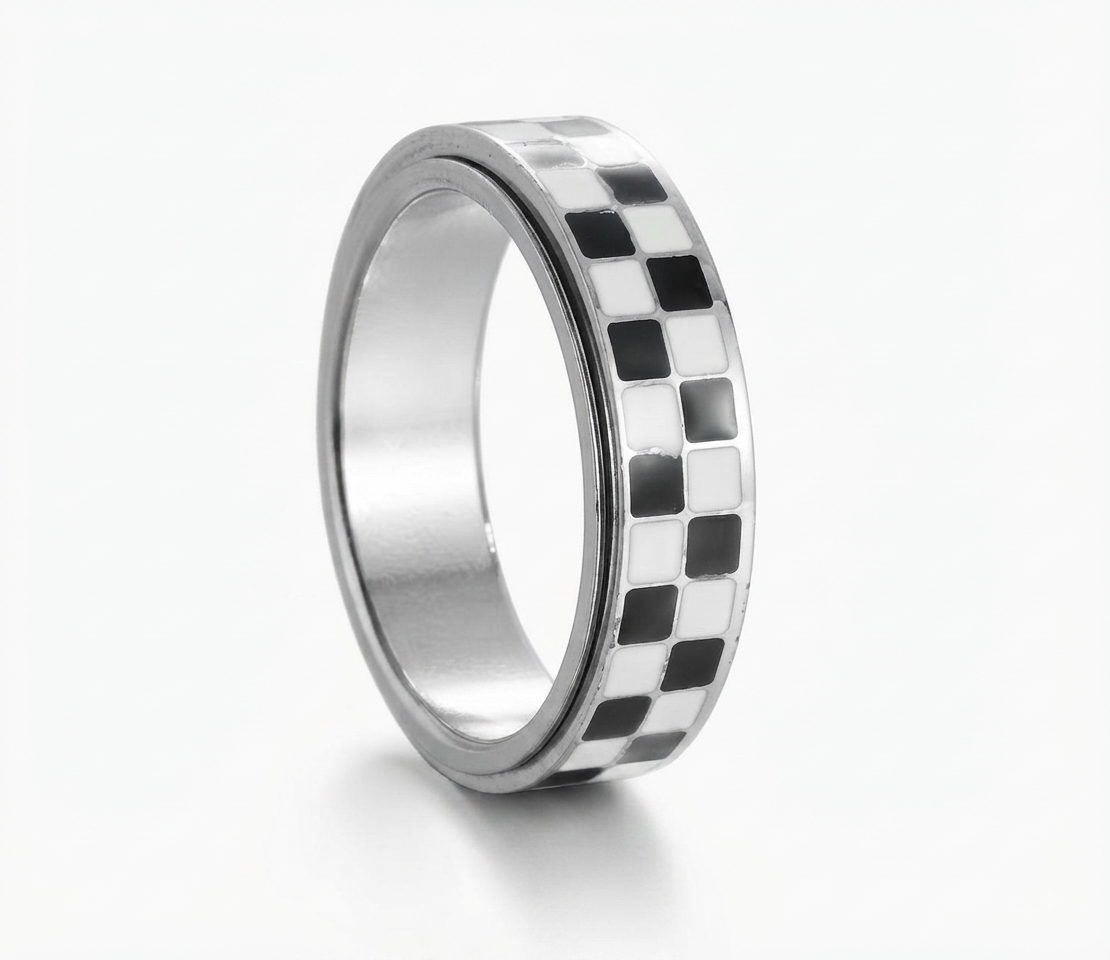 Checkered ring